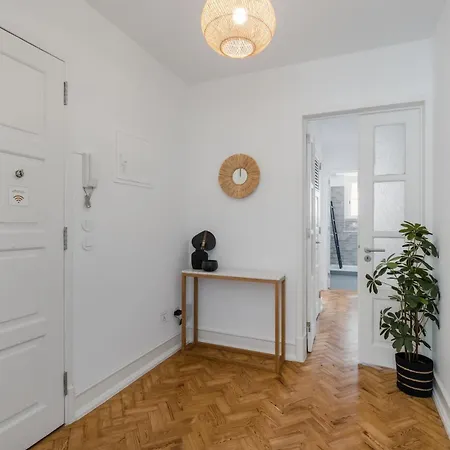 Typical 2br In Campolide Лиссабон