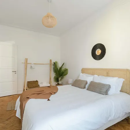 Typical 2br In Campolide *