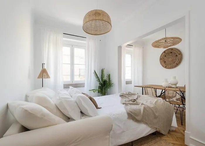 Typical 2br In Campolide דירה