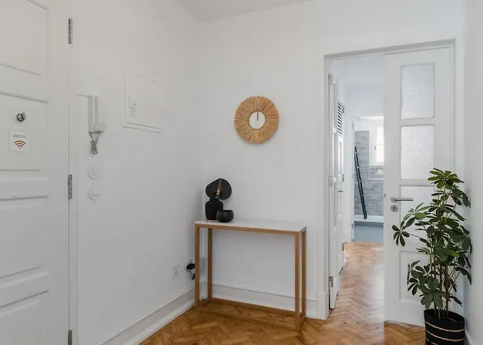 Typical 2br In Campolide ליסבון