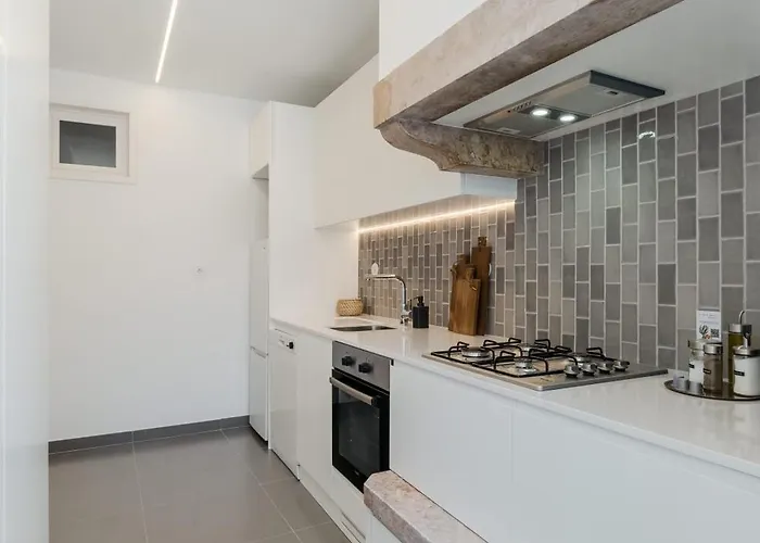 Typical 2br In Campolide * ליסבון