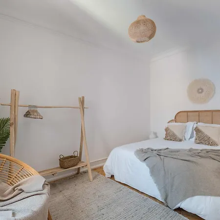 Typical 2br In Campolide 公寓 *