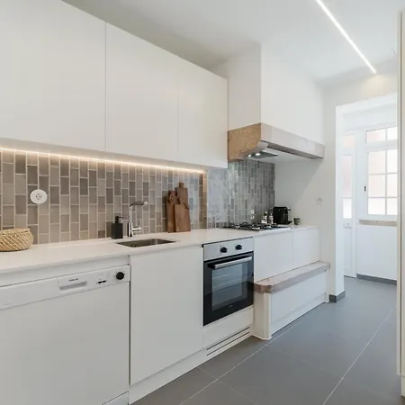 Typical 2br In Campolide Lisboa