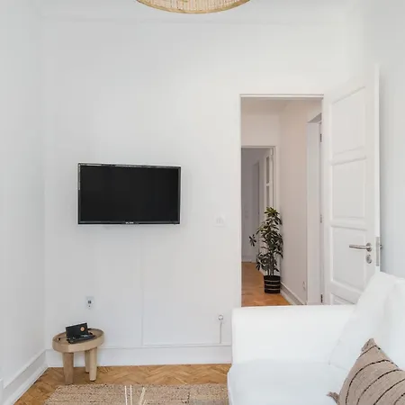 Lejlighed Typical 2br In Campolide