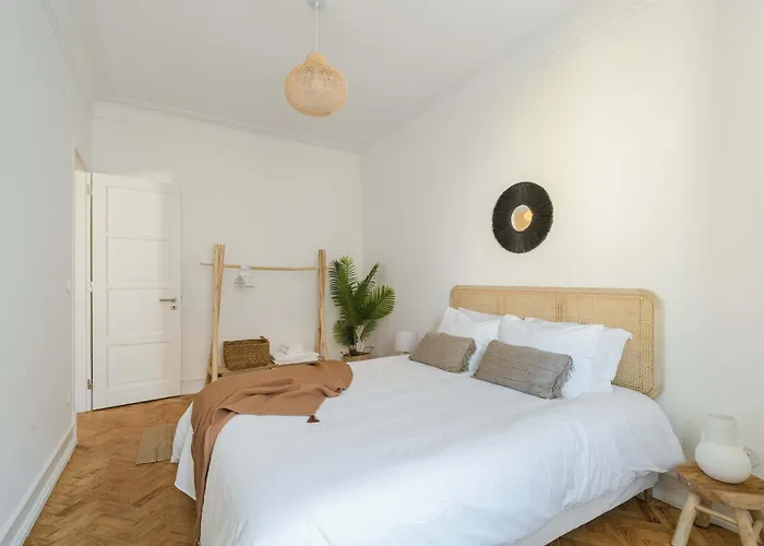 Typical 2br In Campolide *